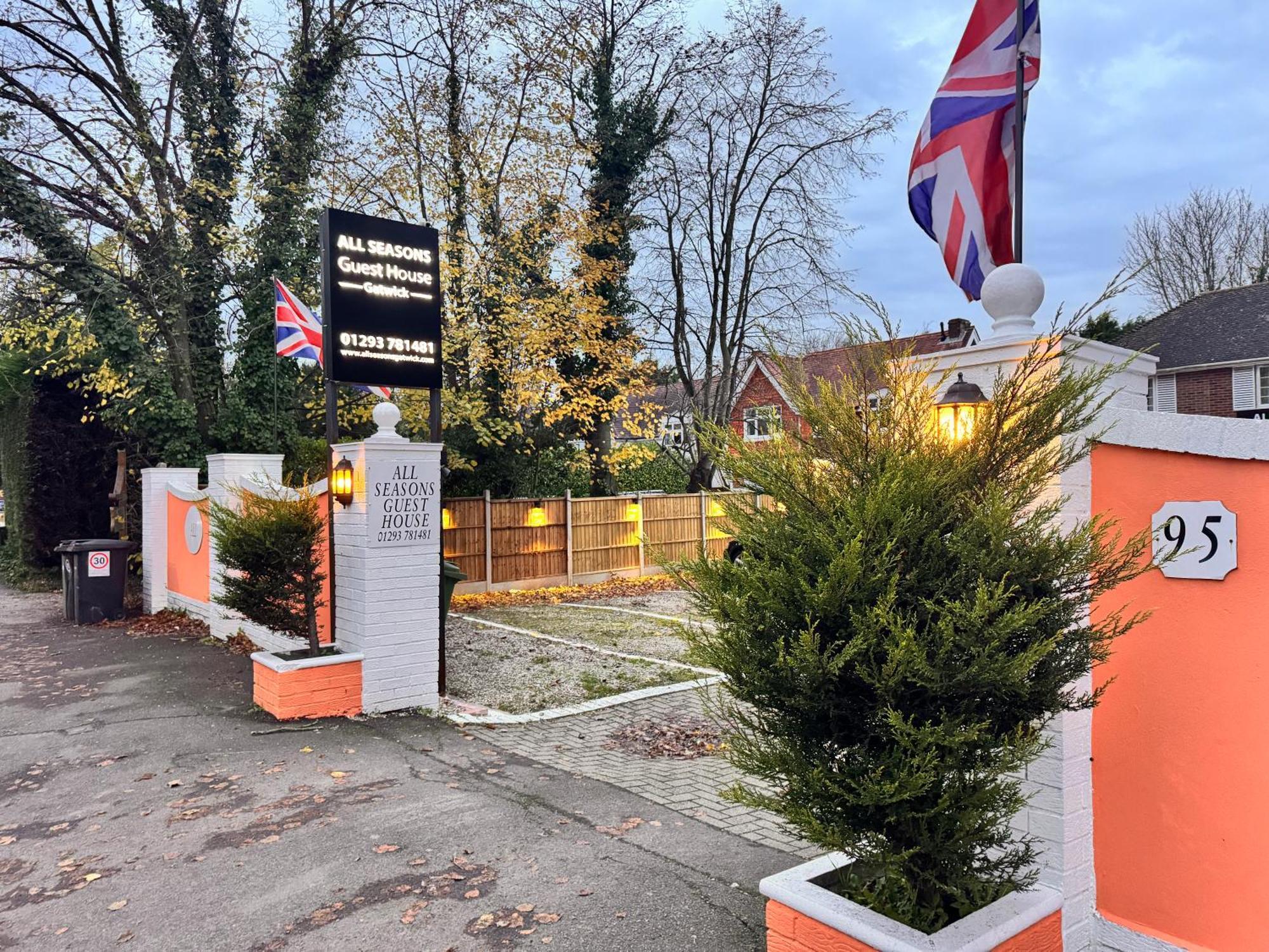 All Seasons Gatwick Guest House & Parking Horley Eksteriør billede