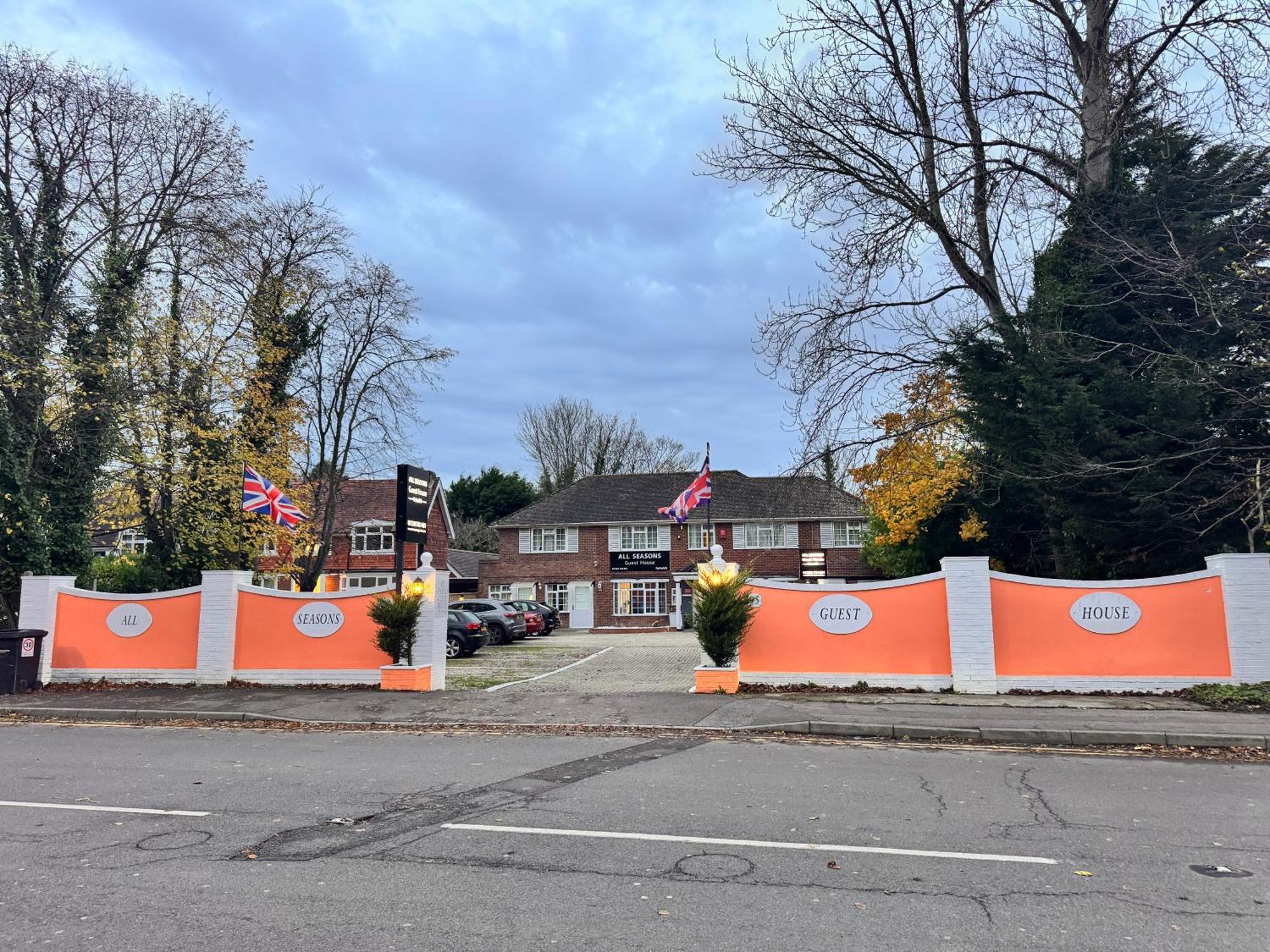 All Seasons Gatwick Guest House & Parking Horley Eksteriør billede