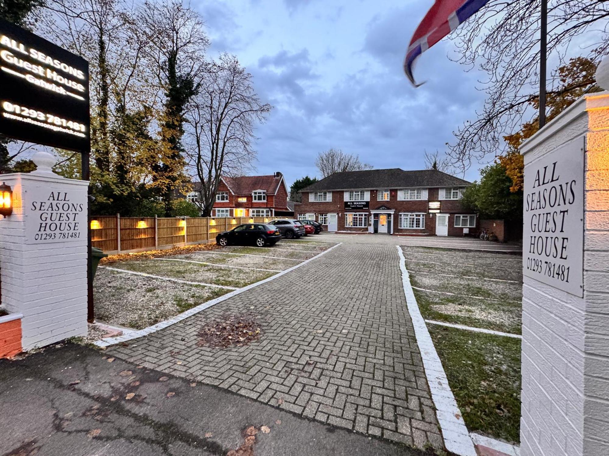 All Seasons Gatwick Guest House & Parking Horley Eksteriør billede