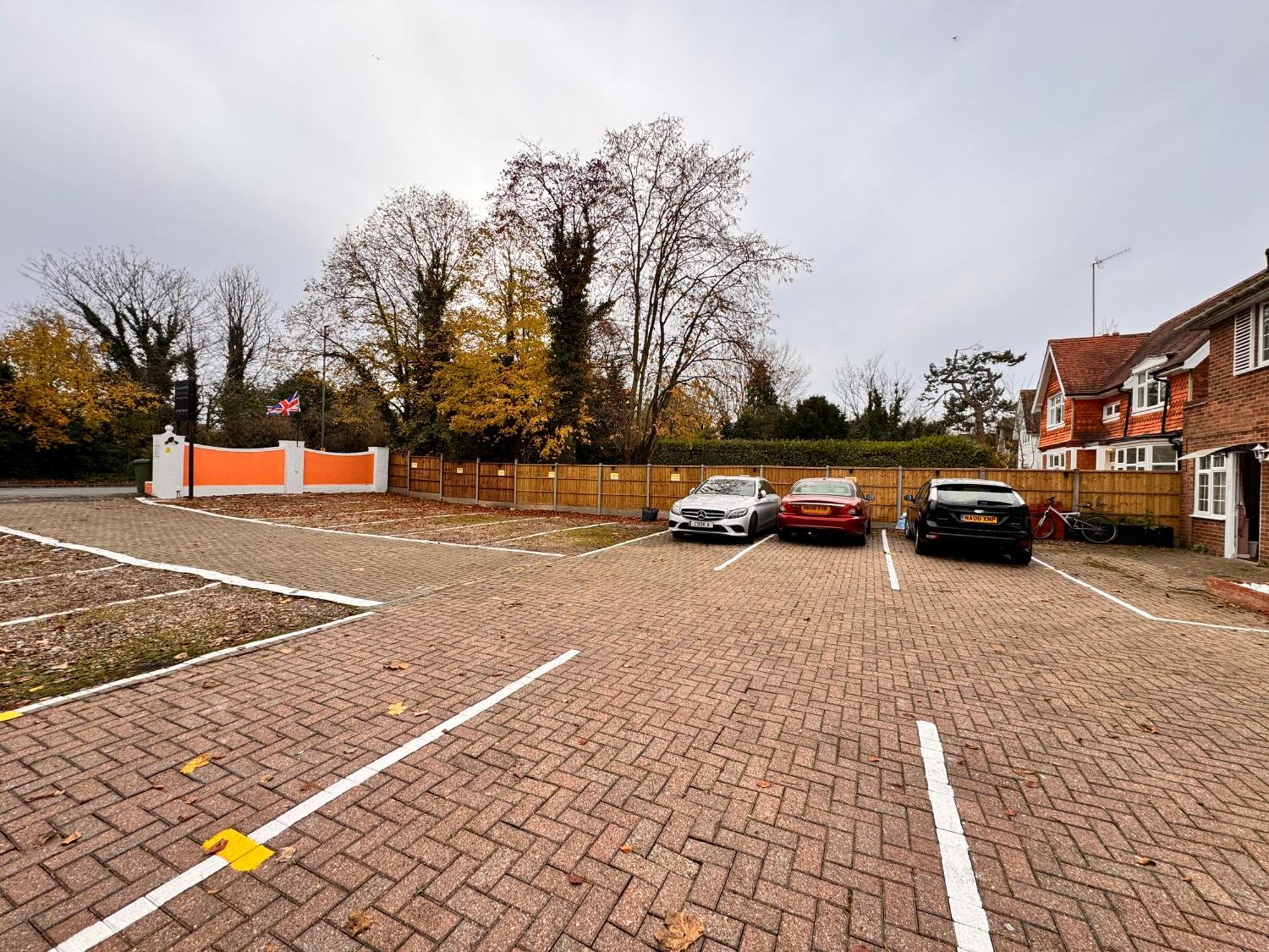 All Seasons Gatwick Guest House & Parking Horley Eksteriør billede